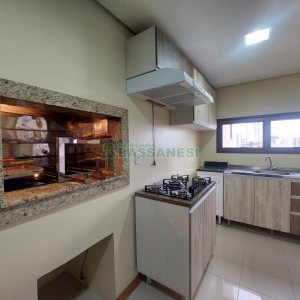 Apto Mobiliado com 92m², 2 dormitórios, 2 vagas, no bairro Centro em Caxias do Sul para Comprar