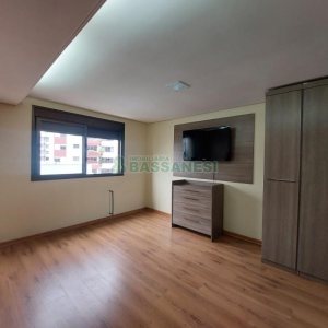 Apto Mobiliado com 92m², 2 dormitórios, 2 vagas, no bairro Centro em Caxias do Sul para Comprar