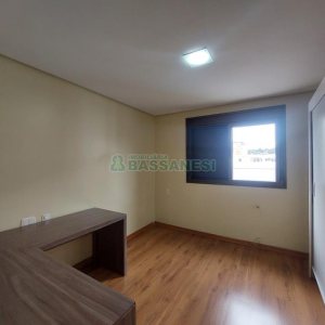 Apto Mobiliado com 92m², 2 dormitórios, 2 vagas, no bairro Centro em Caxias do Sul para Comprar