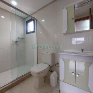 Apto Mobiliado com 92m², 2 dormitórios, 2 vagas, no bairro Centro em Caxias do Sul para Comprar