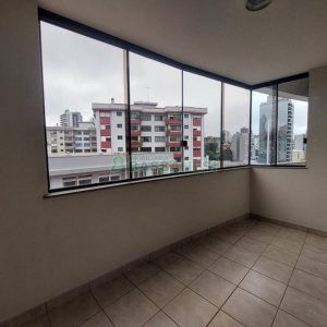 Apto Mobiliado com 92m², 2 dormitórios, 2 vagas, no bairro Centro em Caxias do Sul para Comprar