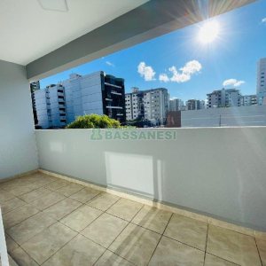 Apartamento com 52m², 1 dormitório, 1 vaga, no bairro Lourdes em Caxias do Sul para Alugar