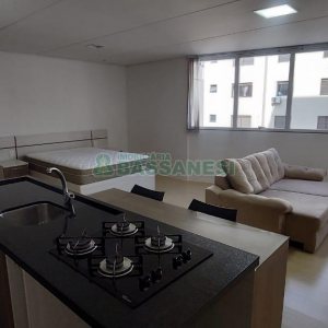 Kitinete Mobiliado com 44m², 1 dormitório, 1 vaga, no bairro Villagio Iguatemi em Caxias do Sul para Comprar
