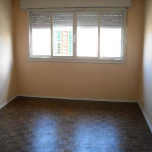 Casa com 150m², 3 dormitórios, 1 vaga, no bairro Rio Branco em Caxias do Sul para Alugar
