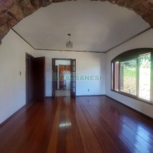 Casa Comercial com 220m², 3 dormitórios, 4 vagas, no bairro Cidade Nova em Caxias do Sul para Alugar