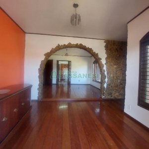 Casa Comercial com 220m², 3 dormitórios, 4 vagas, no bairro Cidade Nova em Caxias do Sul para Alugar