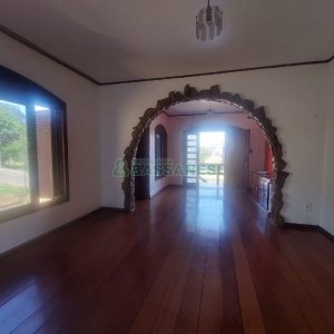 Casa Comercial com 220m², 3 dormitórios, 4 vagas, no bairro Cidade Nova em Caxias do Sul para Alugar