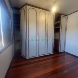 Casa Comercial com 220m², 3 dormitórios, 4 vagas, no bairro Cidade Nova em Caxias do Sul para Alugar