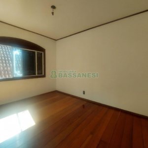 Casa Comercial com 220m², 3 dormitórios, 4 vagas, no bairro Cidade Nova em Caxias do Sul para Alugar