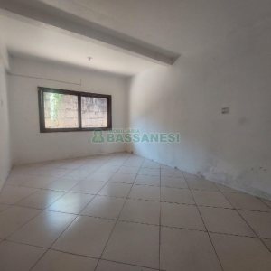 Casa Comercial com 220m², 3 dormitórios, 4 vagas, no bairro Cidade Nova em Caxias do Sul para Alugar