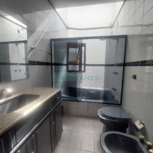 Casa Comercial com 220m², 3 dormitórios, 4 vagas, no bairro Cidade Nova em Caxias do Sul para Alugar