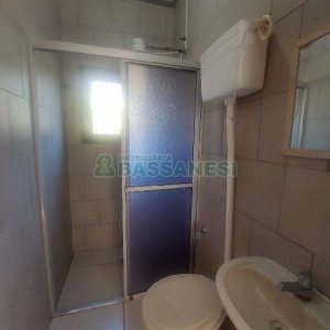 Casa Comercial com 220m², 3 dormitórios, 4 vagas, no bairro Cidade Nova em Caxias do Sul para Alugar