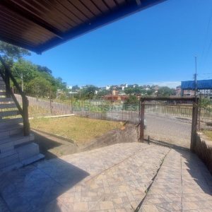 Casa Comercial com 220m², 3 dormitórios, 4 vagas, no bairro Cidade Nova em Caxias do Sul para Alugar