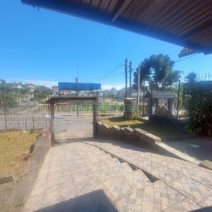 Casa Comercial com 220m², 3 dormitórios, 4 vagas, no bairro Cidade Nova em Caxias do Sul para Alugar