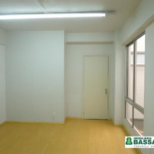 Sala com 21m², no bairro Centro em Caxias do Sul para Alugar
