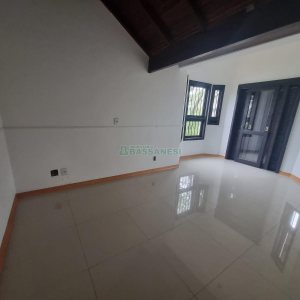 Casa Comercial com 275m², 3 dormitórios, 2 vagas, no bairro Cinqüentenário em Caxias do Sul para Alugar