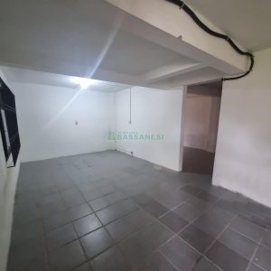 Casa Comercial com 275m², 3 dormitórios, 2 vagas, no bairro Cinqüentenário em Caxias do Sul para Alugar