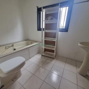 Casa Comercial com 275m², 3 dormitórios, 2 vagas, no bairro Cinqüentenário em Caxias do Sul para Alugar