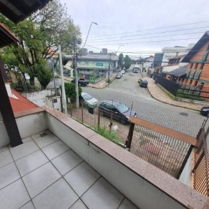 Casa Comercial com 275m², 3 dormitórios, 2 vagas, no bairro Cinqüentenário em Caxias do Sul para Alugar