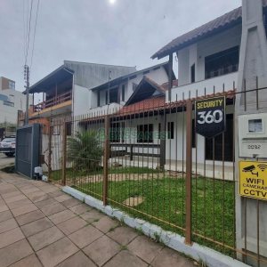 Casa Comercial com 275m², 3 dormitórios, 2 vagas, no bairro Cinqüentenário em Caxias do Sul para Alugar