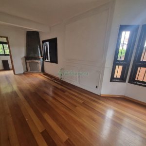 Casa Comercial com 275m², 3 dormitórios, 2 vagas, no bairro Cinqüentenário em Caxias do Sul para Alugar