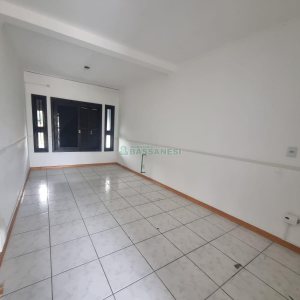 Casa Comercial com 275m², 3 dormitórios, 2 vagas, no bairro Cinqüentenário em Caxias do Sul para Alugar