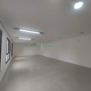 Sala com 80m², no bairro Centro em Caxias do Sul para Alugar