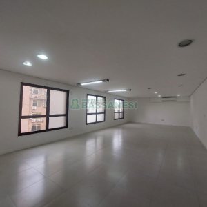 Sala com 80m², no bairro Centro em Caxias do Sul para Alugar