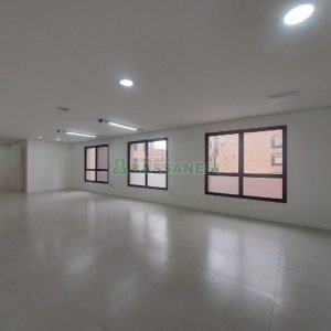 Sala com 80m², no bairro Centro em Caxias do Sul para Alugar