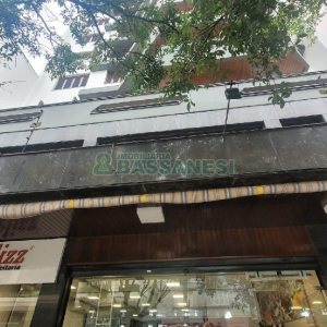 Sala com 300m², no bairro Centro em Caxias do Sul para Alugar