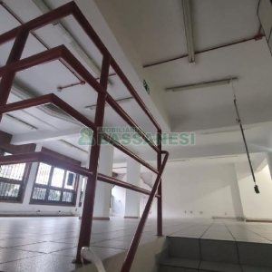Sala com 300m², no bairro Centro em Caxias do Sul para Alugar
