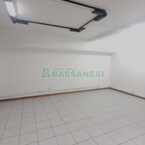 Sala com 300m², no bairro Centro em Caxias do Sul para Alugar