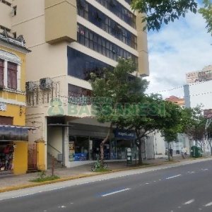 Sala com 40m², no bairro Centro em Caxias do Sul para Alugar