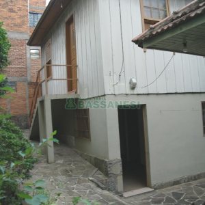 Casa com 50m², 1 dormitório, no bairro Centro em Caxias do Sul para Alugar