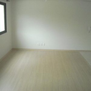 Kitinete com 51m², 1 dormitório, no bairro Centro em Caxias do Sul para Comprar