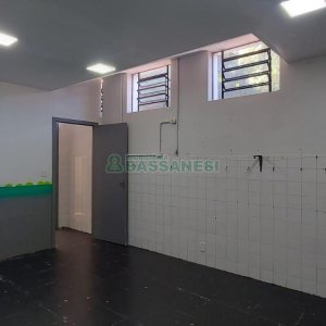 Loja com 150m², no bairro Medianeira em Caxias do Sul para Alugar
