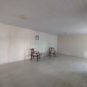 Casa com 225m², 3 dormitórios, 2 vagas, no bairro Universitário em Caxias do Sul para Comprar