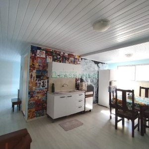 Casa com 225m², 3 dormitórios, 2 vagas, no bairro Universitário em Caxias do Sul para Comprar