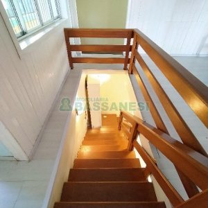 Casa com 225m², 3 dormitórios, 2 vagas, no bairro Universitário em Caxias do Sul para Comprar