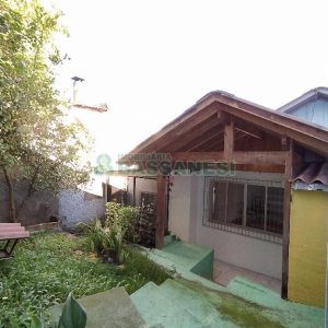 Casa com 225m², 3 dormitórios, 2 vagas, no bairro Universitário em Caxias do Sul para Comprar