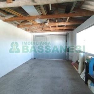 Casa com 225m², 3 dormitórios, 2 vagas, no bairro Universitário em Caxias do Sul para Comprar