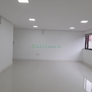 Sala com 61m², 1 vaga, no bairro Centro em Caxias do Sul para Alugar