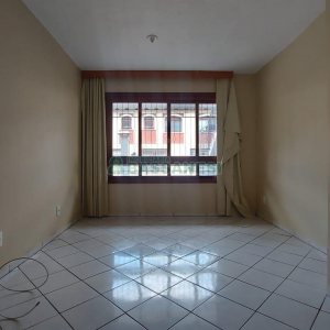 Apartamento com 30m², 1 dormitório, 1 vaga, no bairro Petrópolis em Caxias do Sul para Alugar