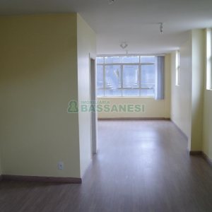 Sala com 45m², no bairro Centro em Caxias do Sul para Alugar