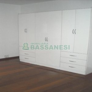 Apto Mobiliado com 148m², 2 dormitórios, 2 vagas, no bairro Centro em Caxias do Sul para Comprar
