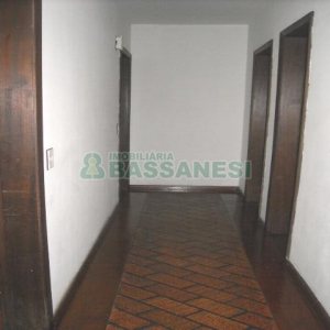 Apto Mobiliado com 148m², 2 dormitórios, 2 vagas, no bairro Centro em Caxias do Sul para Comprar