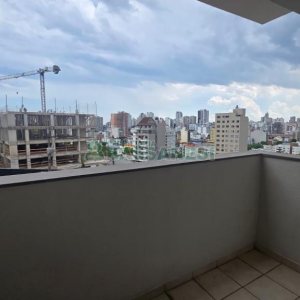 Apto Mobiliado com 52m², 1 dormitório, 1 vaga, no bairro Lourdes em Caxias do Sul para Comprar