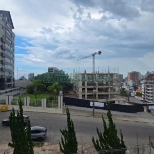 Apto Mobiliado com 52m², 1 dormitório, 1 vaga, no bairro Lourdes em Caxias do Sul para Comprar