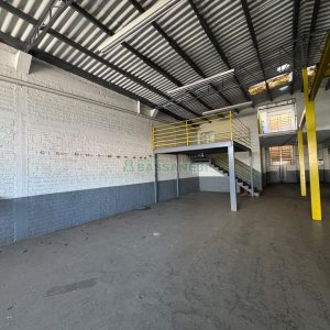 Pavilhão com 400m², no bairro Cristo Redentor em Caxias do Sul para Alugar