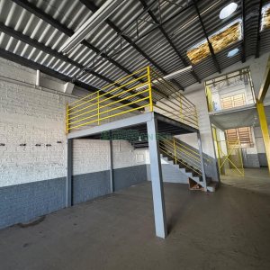 Pavilhão com 400m², no bairro Cristo Redentor em Caxias do Sul para Alugar